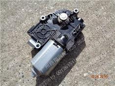 宝马M5天窗电机