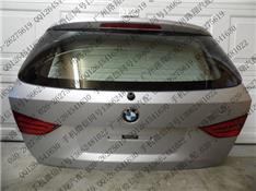 宝马X1尾箱盖