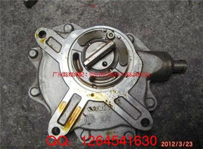 宝马320I刹车真空泵