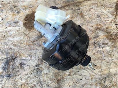 宝马X1刹车真空泵