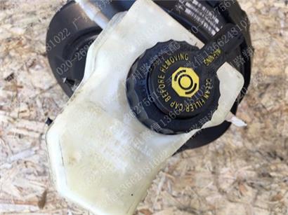 宝马325I刹车总泵