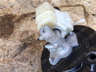 宝马X1刹车总泵