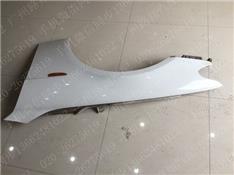 宝马740LI叶子板