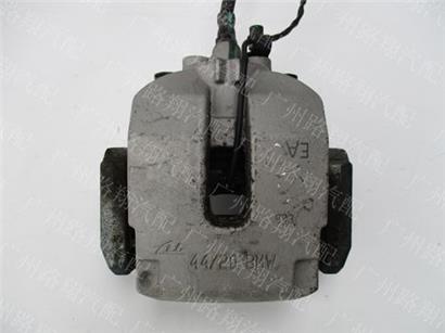 宝马X6刹车分泵