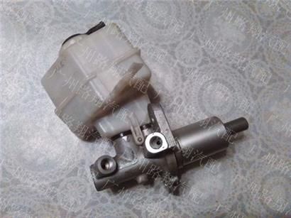 宝马X3刹车总泵