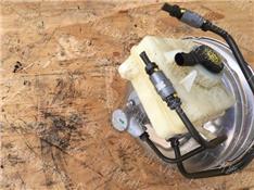 宝马750LI刹车总泵