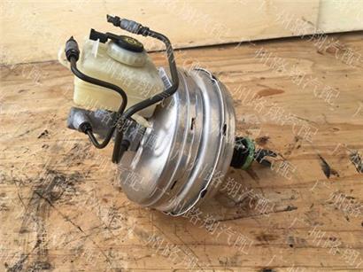 宝马GT535I刹车总泵