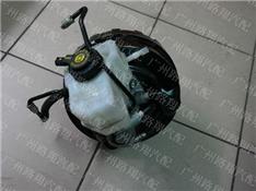 宝马M3刹车真空泵