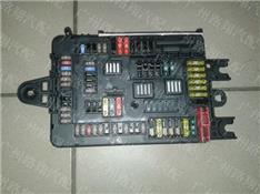 宝马420I保险丝盒