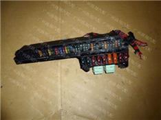 宝马523LI保险丝盒