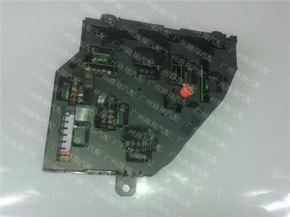 宝马760LI保险丝盒