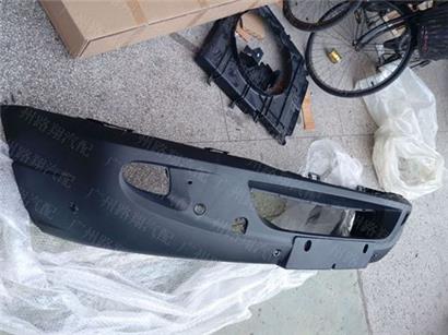 福建奔驰凌特保险杠