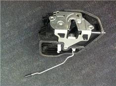 宝马M135I车门锁块