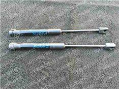 宝马523LI机盖撑杆