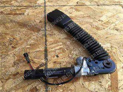 宝马750LI安全带插扣