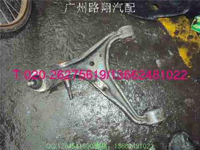 凯迪拉克SRX下摆臂