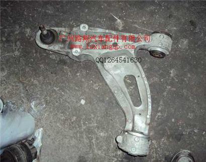 凯迪拉克CTS下摆臂