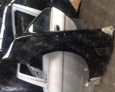 凯迪拉克SLS叶子板