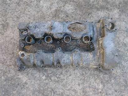 宝马750LI气门室盖-S63B44