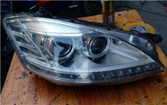 奔驰S400前大灯