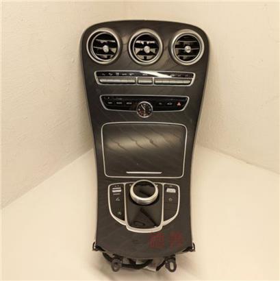 奔驰C63中控台