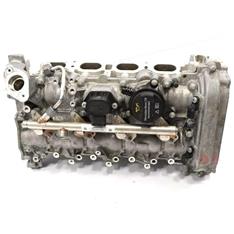 奔驰E300发动机汽缸盖