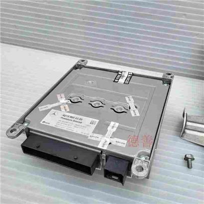 奔驰E200音响放大器