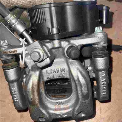 奔驰B260刹车分泵