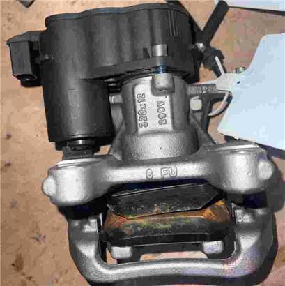 奔驰B180刹车分泵