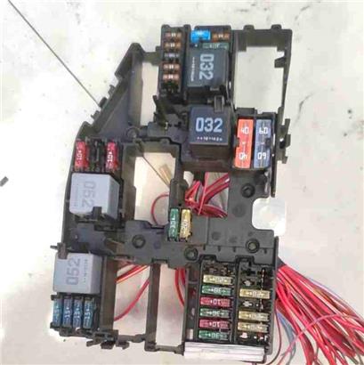 奔驰247-246保险丝盒