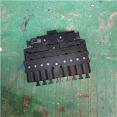 奔驰S500保险丝盒